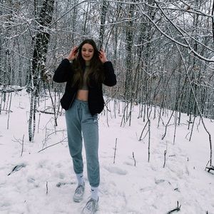 Meet your Posher, Ella